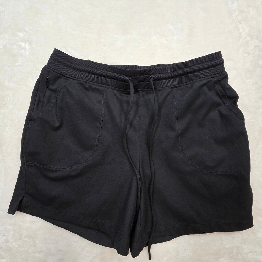 Rachel Zoe black 5" inseam shorts sz Large